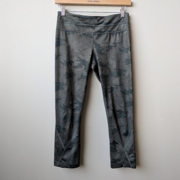 lululemon athletica Pants - Rare Lululemon Camo Run Inspire Crop II size 4